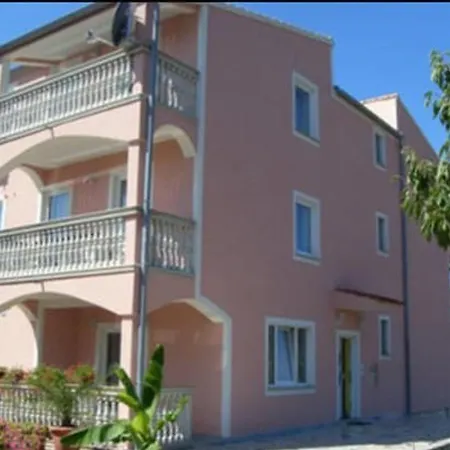 Apartmán In Mit Garten Und Terrasse By Interhome